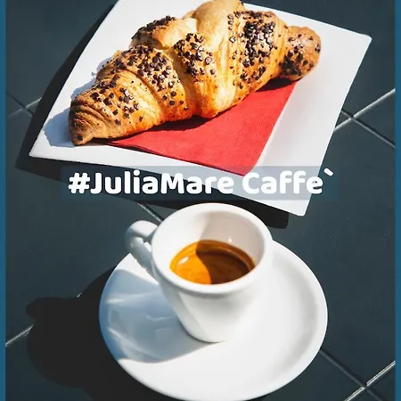 Juliamare Village 길라노바리도